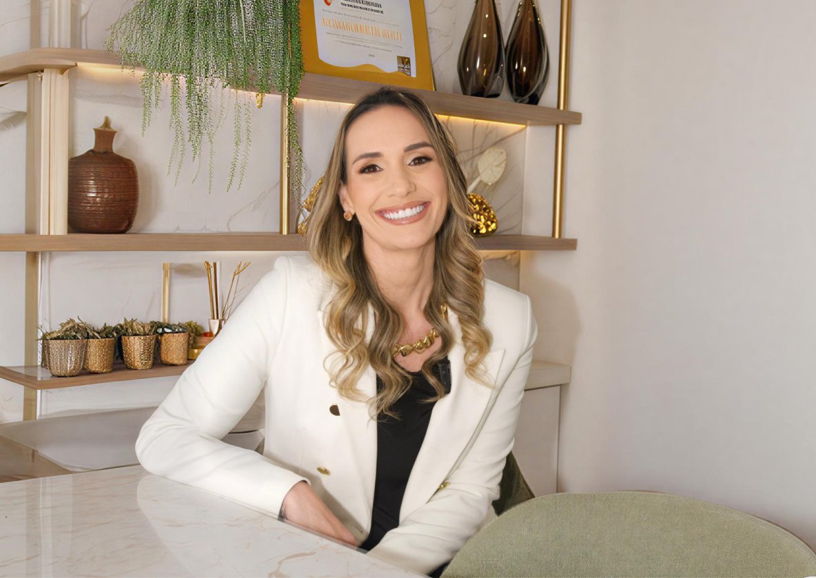 Dra. Danielle Corrêa no escritório